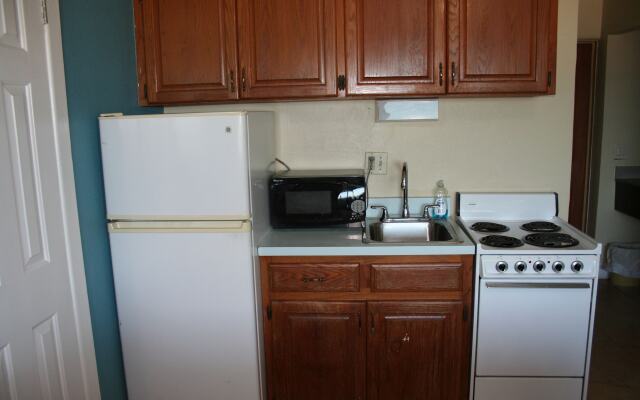 Driftwood Beach Motel