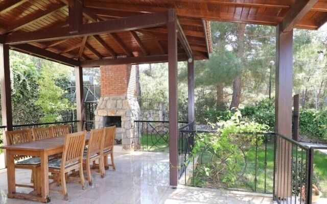 Villa AX12 by JoyLettings