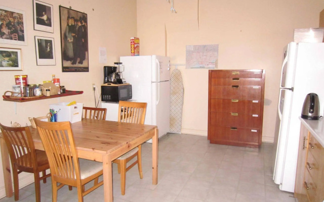 Spadina 11 Guesthouse