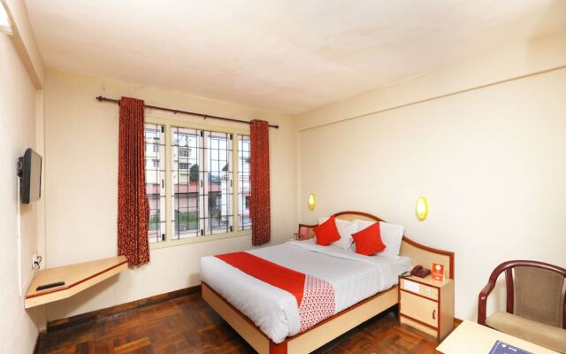 OYO 12956 Royal Hotel