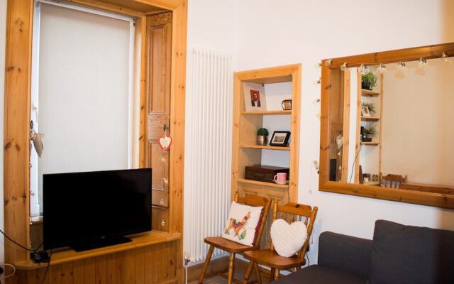 Traditional 1 Bedroom Colony Flat in Edinburgh