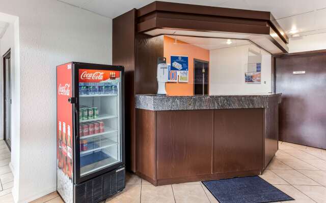 Motel 6 Lethbridge, AB