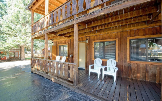 Thunderbird Lodge