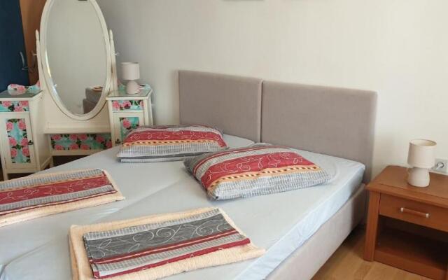 Apartments with a parking space Novi Vinodolski - 18968