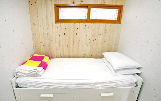 Go Woon Dang Hanok Guest House