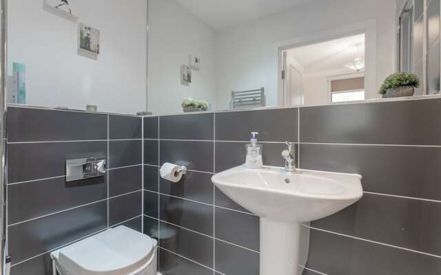 Modern 3 Bedroom Duplex Apartment in Stepney