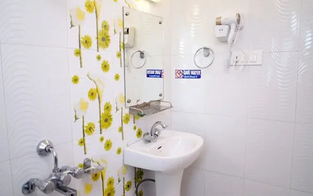 Hill Songey by Dumnu Homes