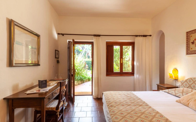 Nora Club Hotel
