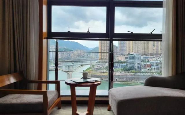 River & Holiday Rezen Hotel Pengshui
