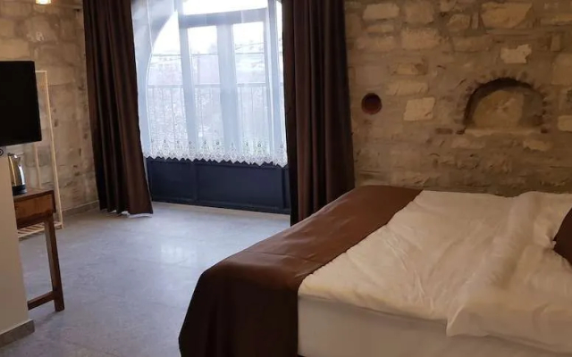 Chakra Vourla Hotel