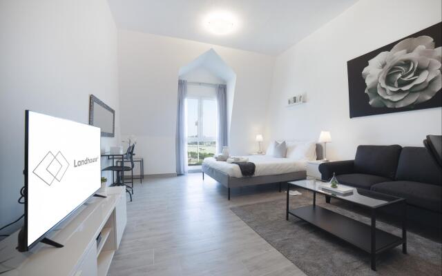 Luxe Studio Near Discovery Gardens Metro Station