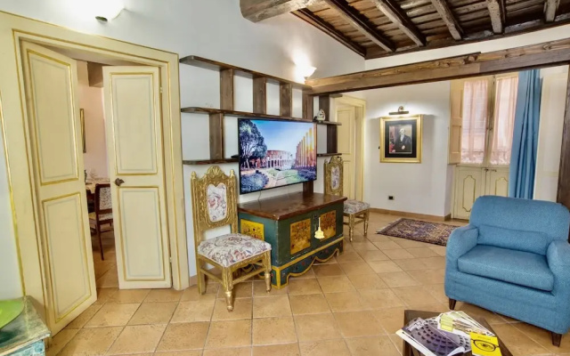 Estate4home - Trevi Fountain Apartment