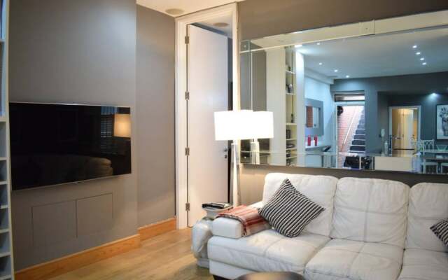 Beautiful Kensington 2 Bedroom Luxury Apartment