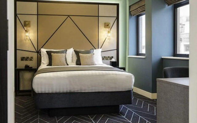 Seven Hotel