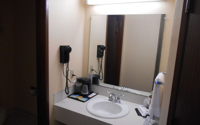 GuestHouse Inn & Suites Eugene / Springfield