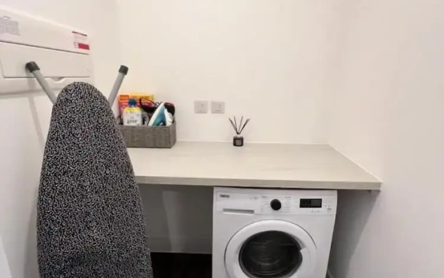 Modern 2 Bedroom Apartment