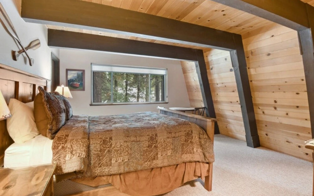 Roycraft Dog Friendly Cabin by RedAwning