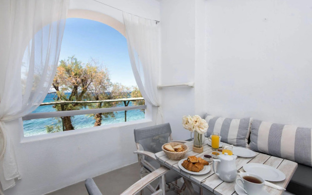 Blue Waves Suites & Apartments To Kyma