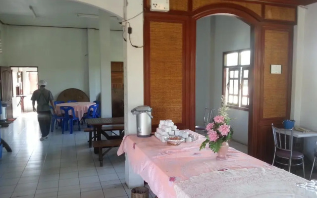 Thongpaeka Hotel