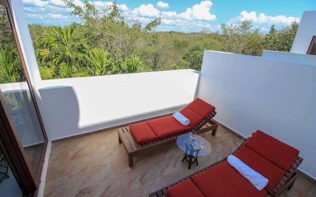Family Home with Ocean View by Olahola