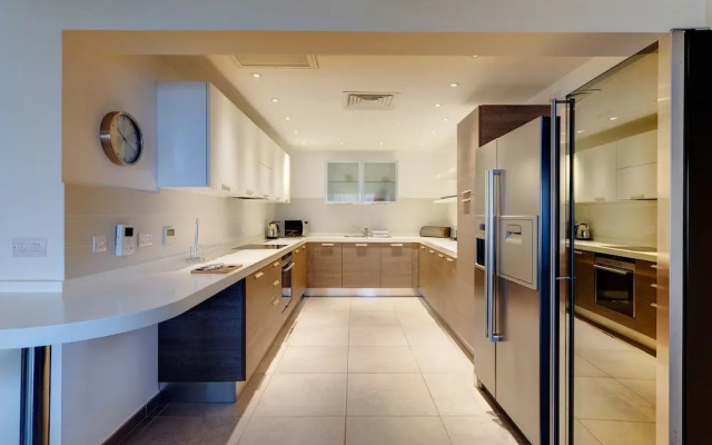 Seaview Apartment In Fort Cambridge, Sliema