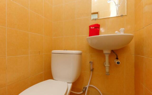 RedDoorz Plus near Ciputra World Kuningan 2