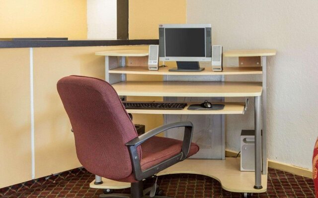 Rodeway Inn Emporia Inn