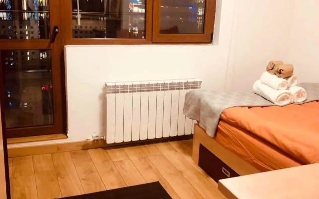 Cozy Apartment with Mountain View & Parking
