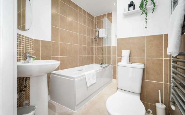Cute Modern Mews Home in Oldbury