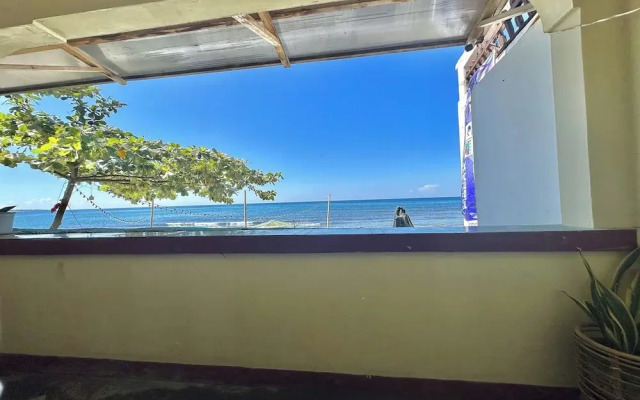Monaliza Surf Resort