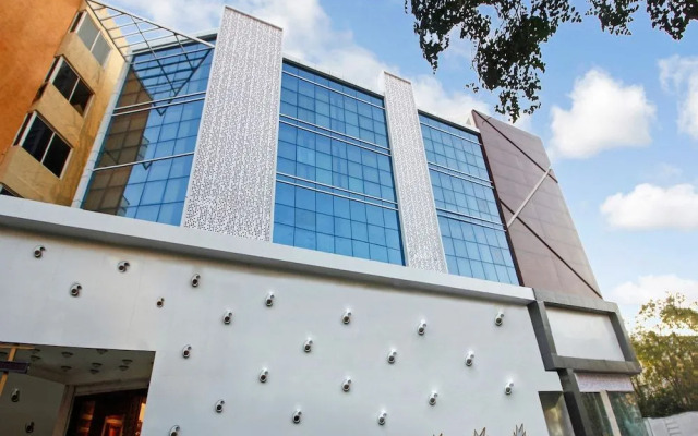 Sesha Grand By OYO Rooms