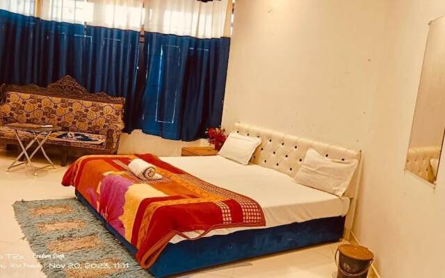 Maujis Villa And Guest House