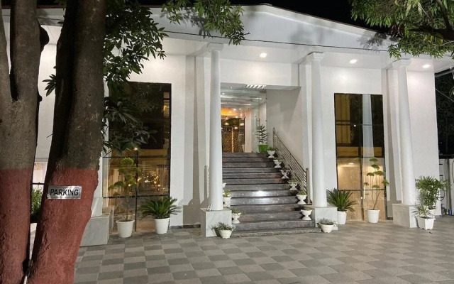 Corbett Treff Hotel