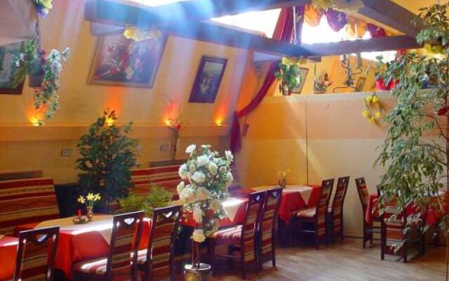 Piramida Hotel & Restaurant