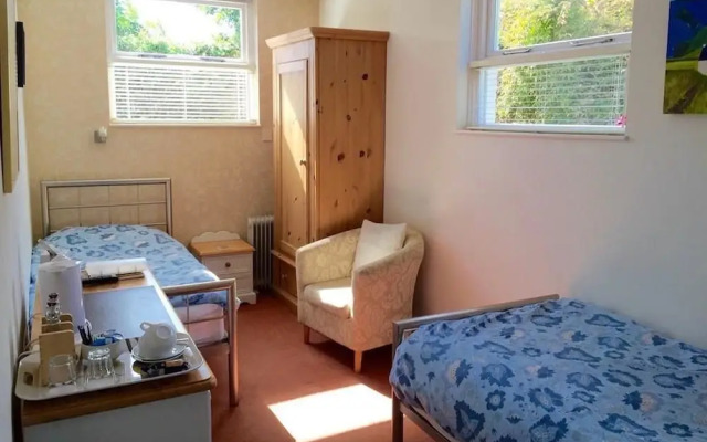 Derrin Guest House