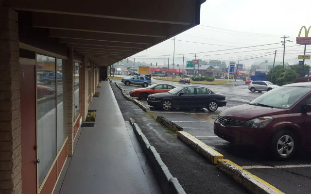 Breezwood Motel