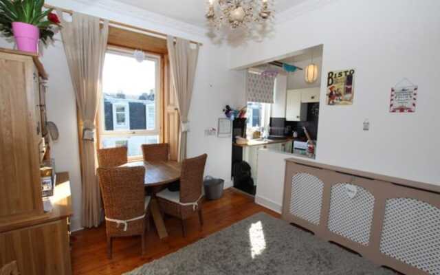 3 Bedroom Flat Near Leith