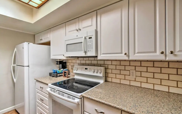 3 Mi to Mill Ave: Central Condo w/ Patio in Tempe