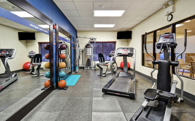 Hampton Inn & Suites Detroit-Canton