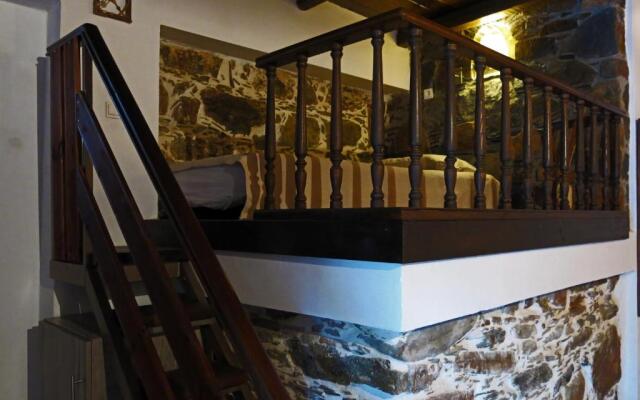 "PefkoPetro" Traditional House