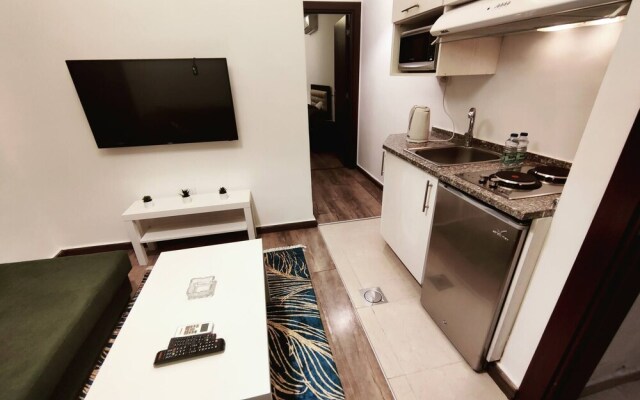"28 1- Lovely Apartment Close to all Services"