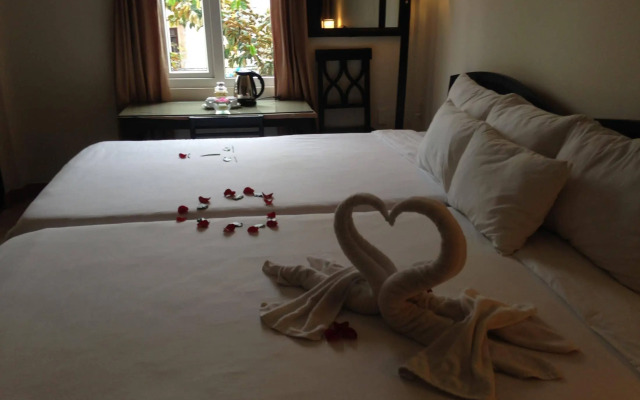 Jade Hotel