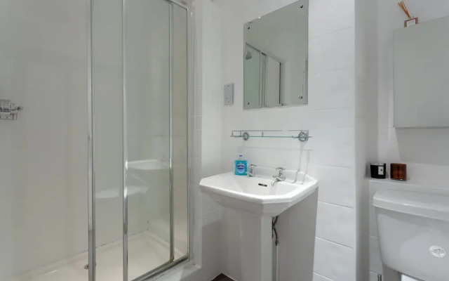 Spacious 3 Bedroom Apartment in Chelsea