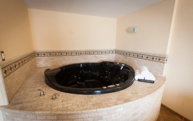 Delta Hotels by Marriott Huntington Mall