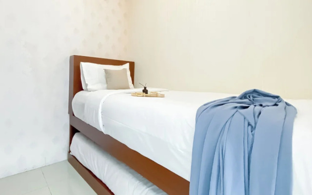 Strategic And Homey 2Br Green Pramuka Apartment
