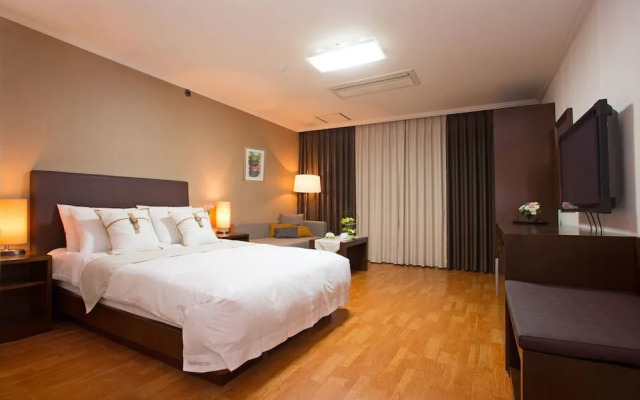 Yujin Hotel