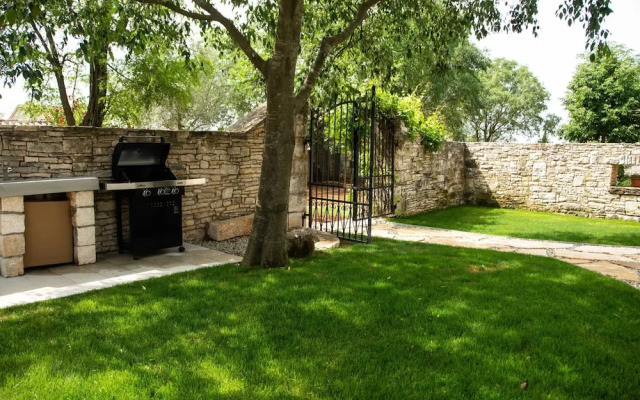 The Poolside Stone House in Bale