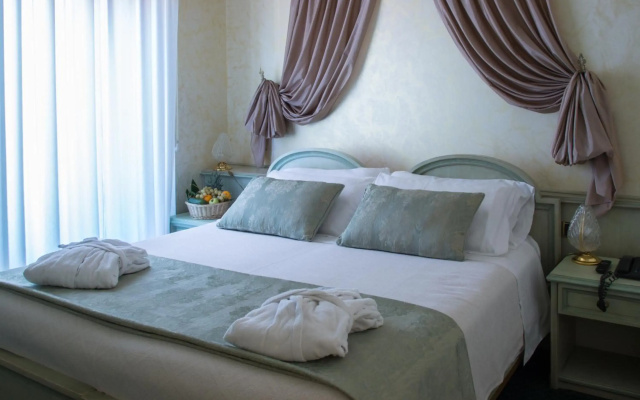 Colomba D'Oro Hotel