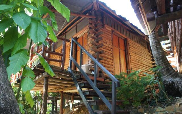 Tropical Garden Bungalow