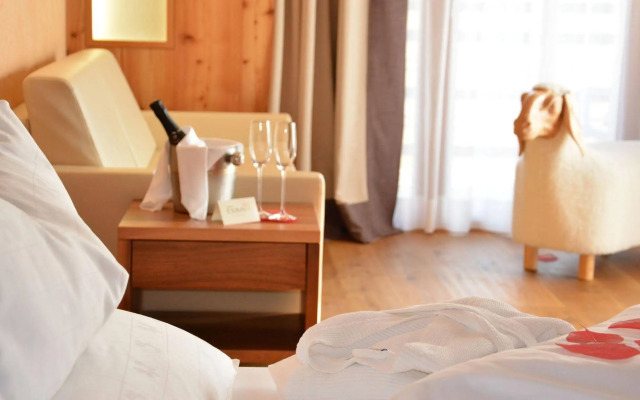 Hotel Emmy - five elements